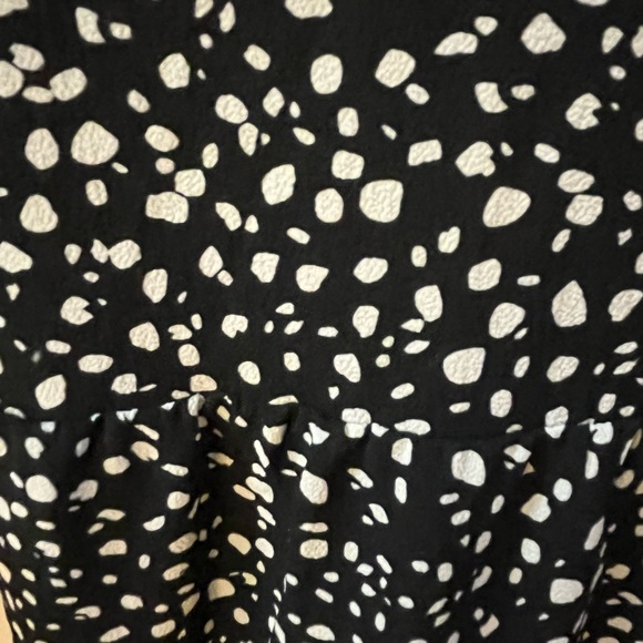 Black and white plus size dress tiered ruffles long sleeve very roomy no iron - Picture 3 of 6